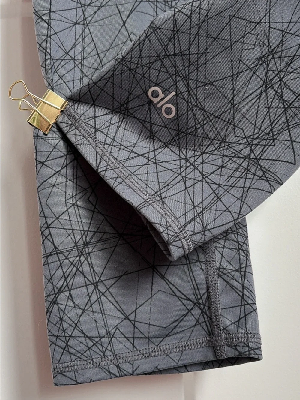 ALO Yoga Gray Capri Leggings with Black Abstract Line Print